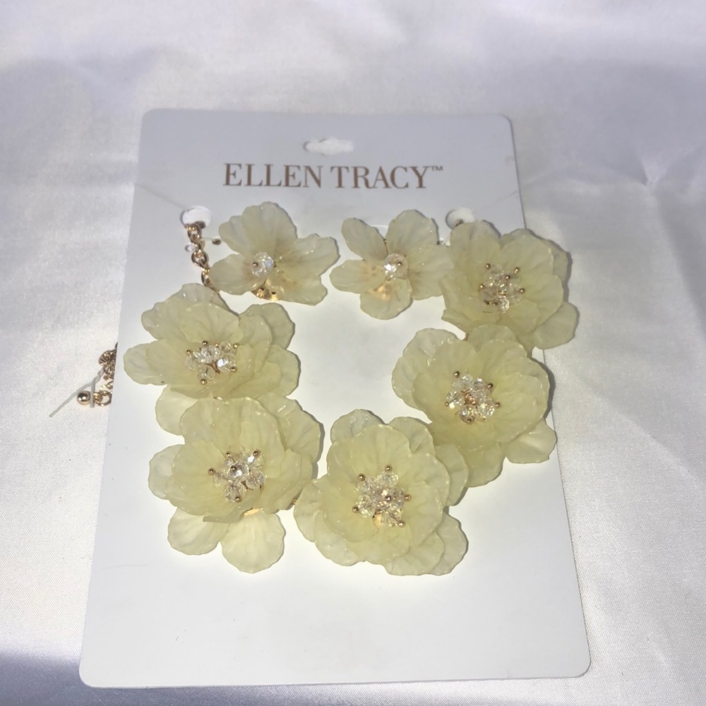 Necklace earring set